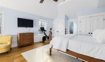 131 Eustis Ave, Newport, RI 02840