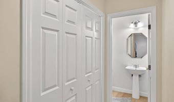 5 Blue Meadow Ct 5, Bourne, MA 02532