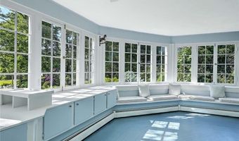 247 Oaklawn Ave, Cranston, RI 02920