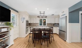 1 Gladridge Dr, East Greenwich, RI 02818