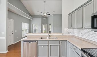 77 Stonelake Cir, Savannah, GA 31419