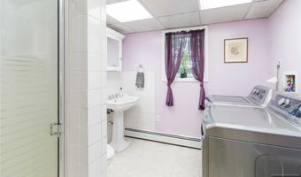 5 Fanwood Ct, West Milford, NJ 07421
