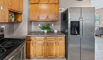 2405 Woodcrest Dr, Alton, IL 62002