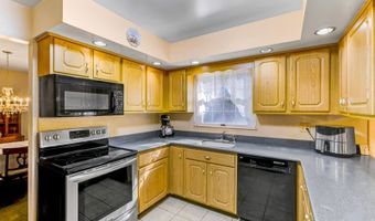 9 Crest Hill Dr, Alloway, NJ 07461