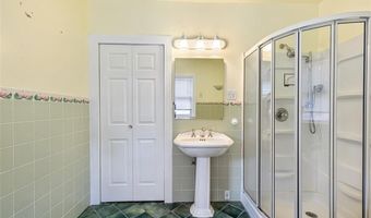55 Hunter Ave, Newport, RI 02840