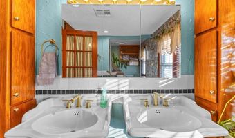 722 E 18th St, Ada, OK 74820