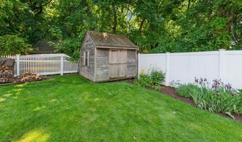 8 Glenwood Dr, Darien, CT 06820