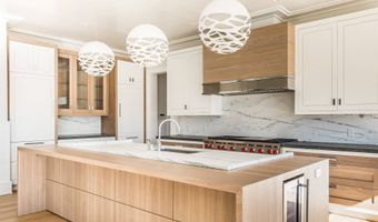 121 Hand Ln, Amagansett, NY 11930