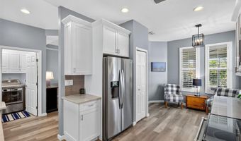 5610 GOLDEN ISLES Dr, Apollo Beach, FL 33572