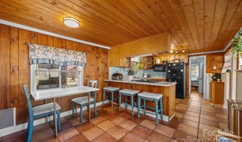 215 Cedar Ln, Arden, NC 28704
