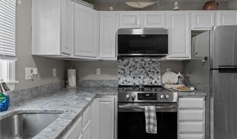 231 Maple Ave 203, Newport, RI 02840