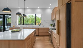2777 Donna Dr, Columbus, OH 43220