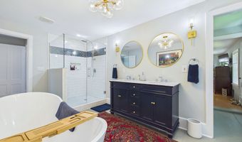 1059 Washington St, Bath, ME 04530