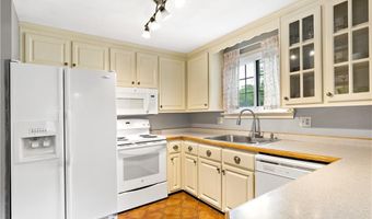 28 Eveready Ave, Bristol, RI 02809