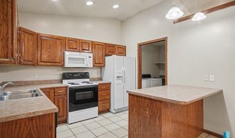 410 N 9th Ave, Brandon, SD 57005