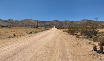 1 Luna Mountain Rd, Apple Valley, CA 92308
