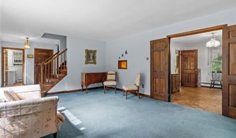 105 Newell Dr, Cumberland, RI 02864