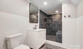 1 Glen Cove Rd, Arden, NC 28704