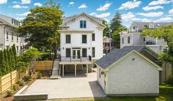 28 Mount Vernon St, Newport, RI 02840