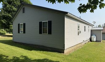 35 Maple St, Baileyville, ME 04694
