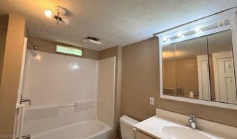 629 Portage Lakes Dr, Akron, OH 44319