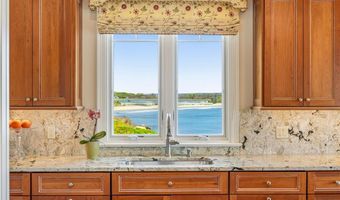 737 Boston Neck Rd, Narragansett, RI 02882