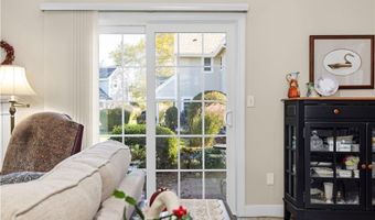 119 Corey Ln, Middletown, RI 02842