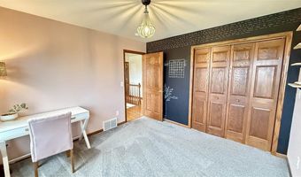 1049 Vine Ave, Riverside, IA 52327
