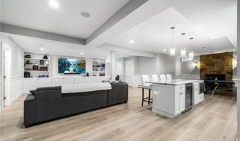 30 Lenihan Ln, East Greenwich, RI 02818