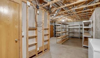 4566 Westlake Ct, Bel Aire, KS 67220