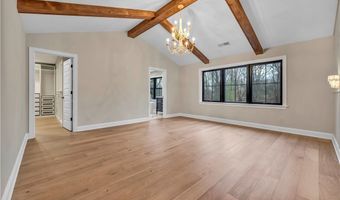 690 Club Dr W, Aurora, OH 44202