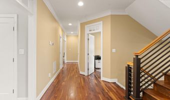 4226 40TH St N, Arlington, VA 22207