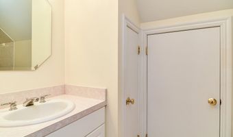 12 Braeburn Ln 12, Ashland, MA 01721