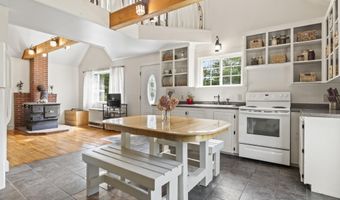 11 Old County Rd, Appleton, ME 04862
