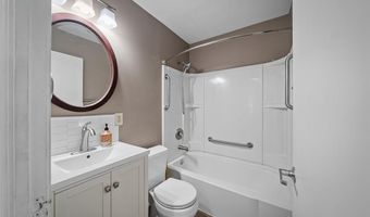 243 Dennison Dr, Ballwin, MO 63021