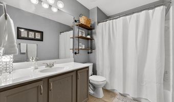 800 Whispering Village Cir, Ballwin, MO 63021