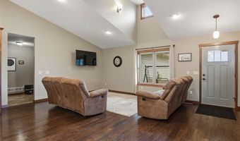 623 Autumn Dr, Altoona, WI 54720