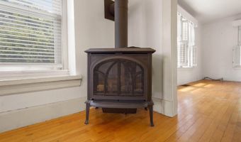 164 7th St, Bangor, ME 04401