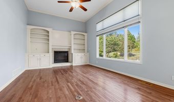 4002 Edgewater Dr, Ames, IA 50010