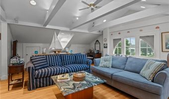 718 Bellevue Ave 5, Newport, RI 02840
