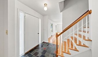 4 Laurel Dr, Albany, NY 12211