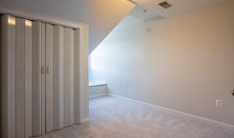 4951 BRENMAN PARK Dr 410, Alexandria, VA 22304