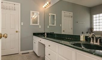 573 Castle Ridge Dr, Ballwin, MO 63021