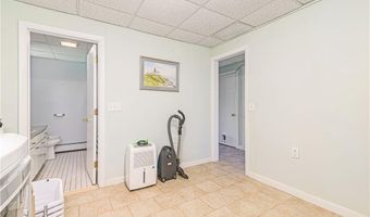 25 Spanker St, Jamestown, RI 02835