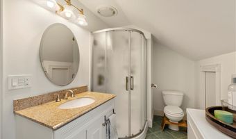 35 Marsh St, Newport, RI 02840