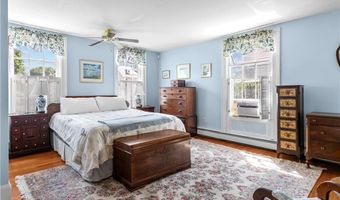 22 Greenough Pl, Newport, RI 02840