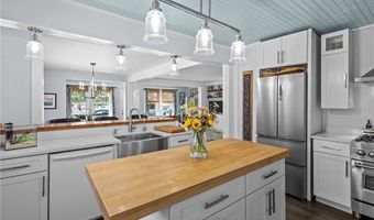 39 Sunset Dr, Barrington, RI 02806