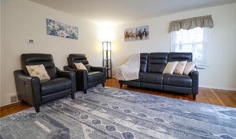 18 Meadowcrest Dr, Cumberland, RI 02864