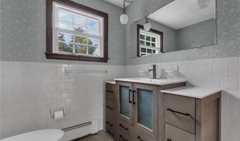 381 Woonsocket Hill Rd, North Smithfield, RI 02896