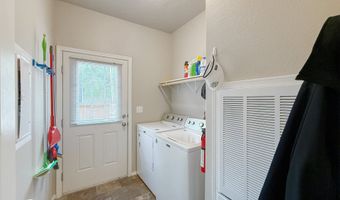 631 HASSETT St, Brookings, OR 97415